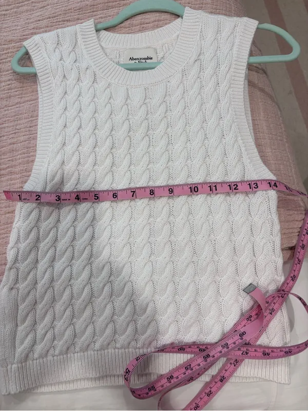 Abercrombie & Fitch White Cable Knit Sleeveless Sweater Vest size Medium - Image 6