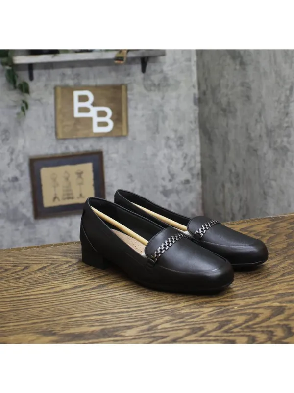NWT Clarks Juliet Mia Leather Loafer Flat 26186950 Black 5.5M - Image 8