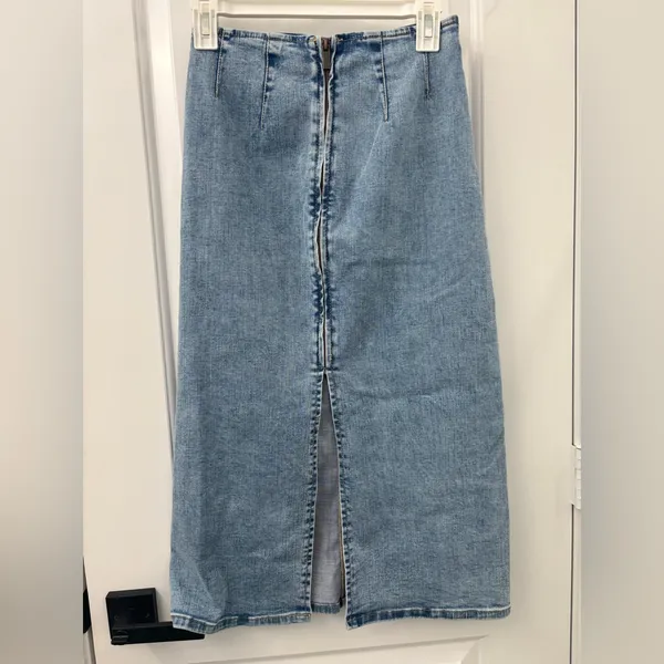 Stradivarius midi denim skirt - Image 3