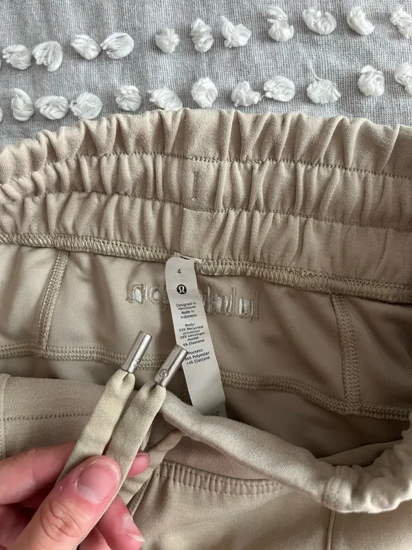 Lululemon Soft Ambitions High-Rise Shorts 4" - Image 3