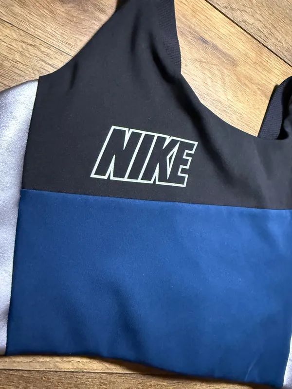 Nike Metallic Sports Bra Size Small - Image 4