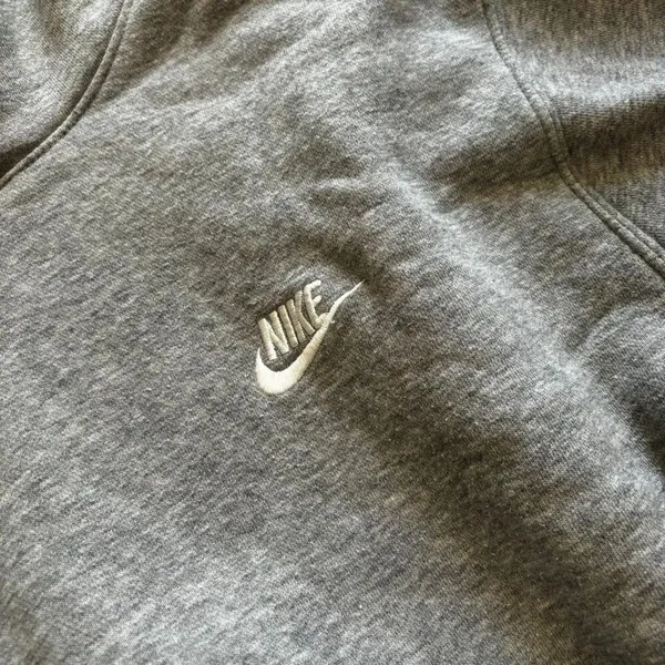 Nike Women's Grey and White Hoodie - Image 3
