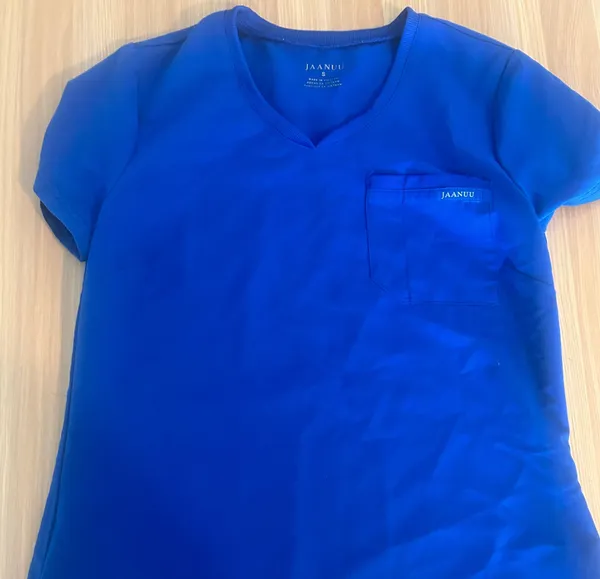 Jaanuu Women's 2-Pocket Tuck-In Scrub Top - Image 8