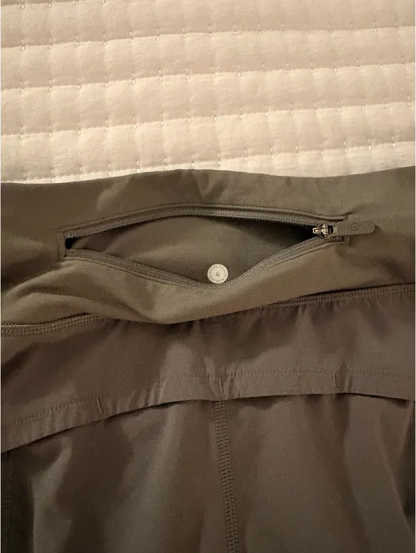 Lululemon Shorts 2.5" - Image 3