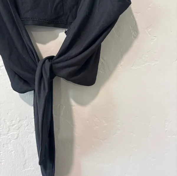 Windsor Black Ties in the Front Spaghetti Strap Crop Top - Image 4