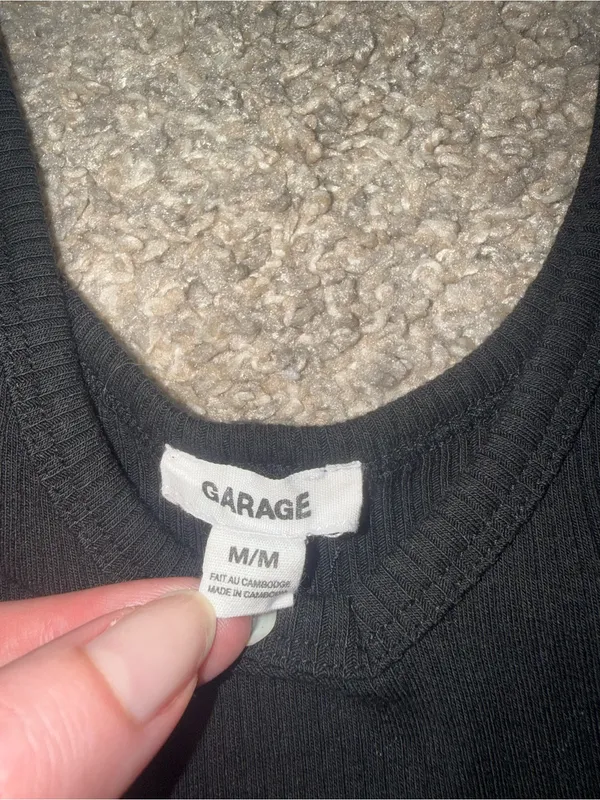 Garage - Cropped Ribbed V-Neck Tank Top - M, Black - Image 3