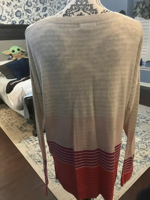 Size Large Lightweight Hi Lo Sweater - Image 6