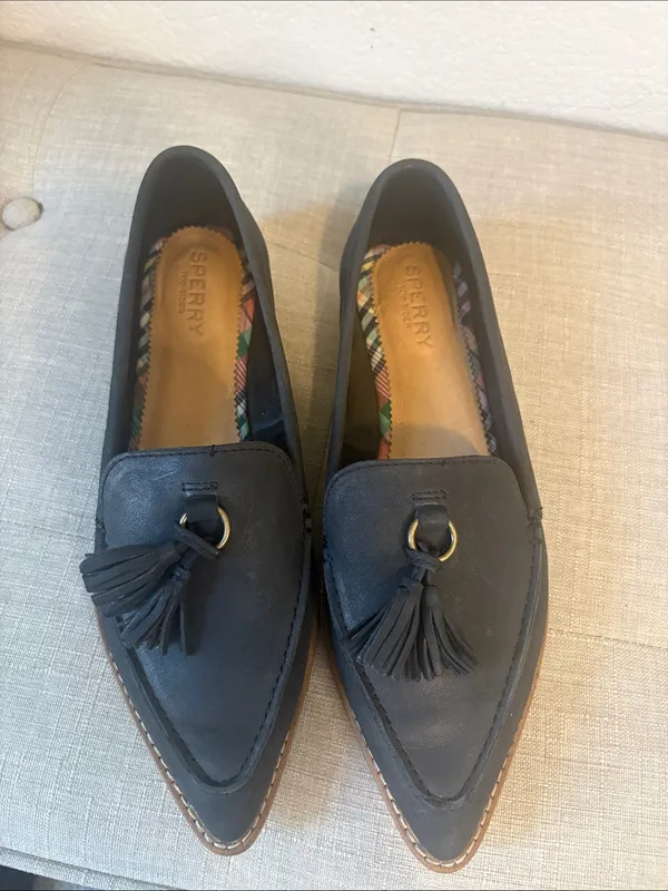 Sperry Women's Black Pointed Tassel Loafers size 7 - Image 2