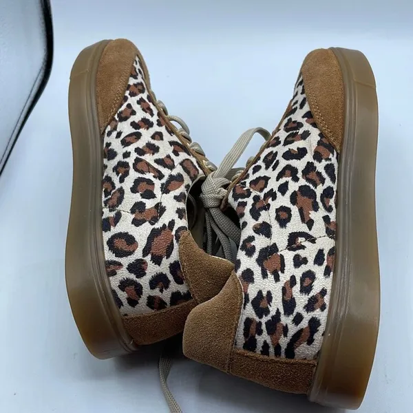 NWT Andre’ size 7 made in Italy suede animal print sneakers. - Image 3