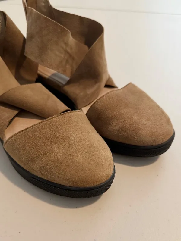 Eileen Fisher Carver Sandal‎ Size 7.5 Brown Nubuck Leather Criss Cross Capsule - Image 3