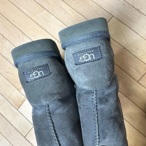 UGG Classic Medium Tall Boot Grey Shearling Size 8 - Image 10