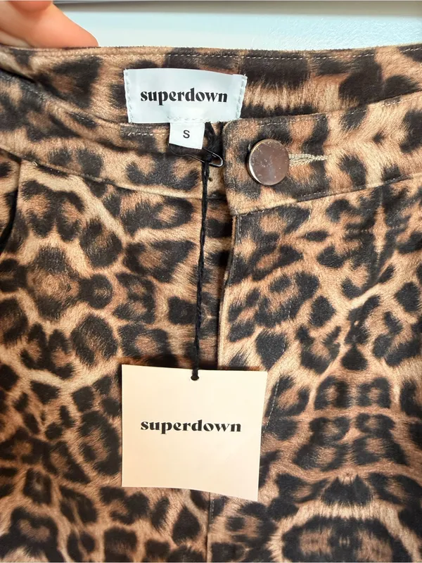 NWT Superdown Leopard Print Pants Size Small - Image 3