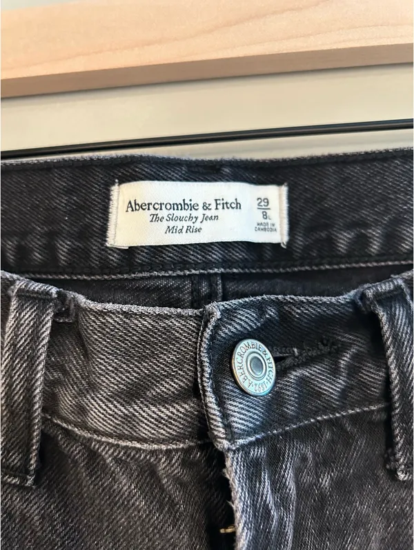 Abercrombie mid rise slouchy jeans 29 long - Image 3