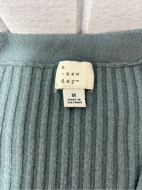 a‎ new day Sage Green Ribbed V-Neck Button Cardigan Size M - Image 6