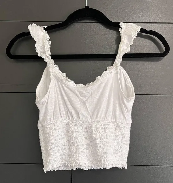 SO White Ruched Keyhole Neckline Women’s Tank Top Sz M EUC - Image 3