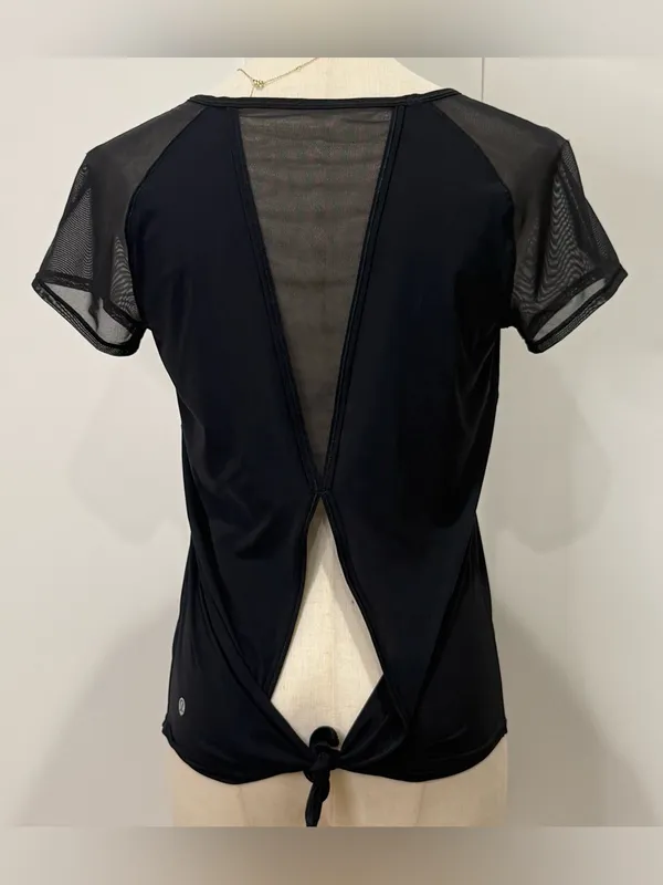 Lululemon Mix & Mesh Short Sleeve Tee Size 4 Black Tie Back Workout Pilates Yoga - Image 6