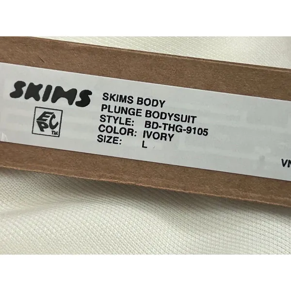 Skims Body Plunge Bodysuit Ivory Large New with tags Authentic - Image 4