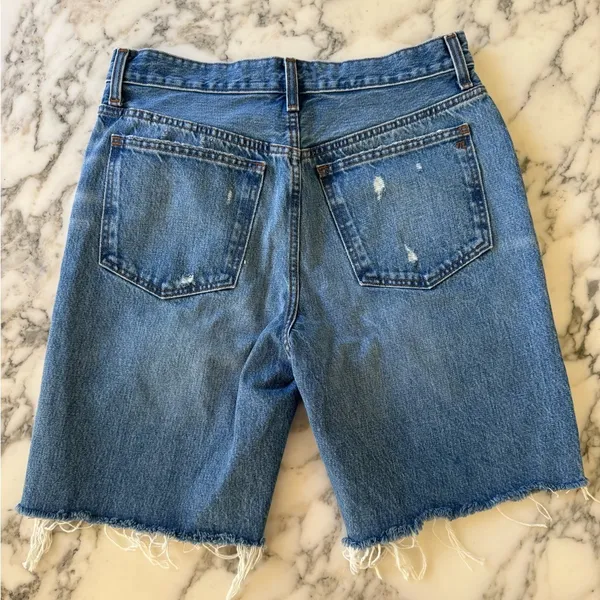 NWT Madewell Long Denim Shorts in Pedersen Wash 26 missing interior button - Image 8