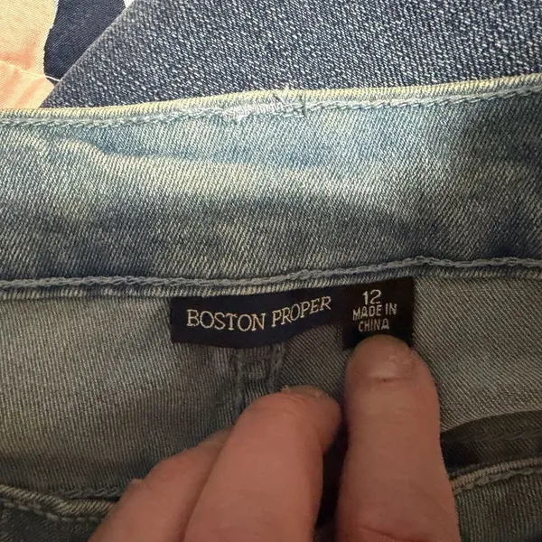Boston Proper Beaded, Jeweled & Sequin Design Cropped Jeans Size 12. - Image 5
