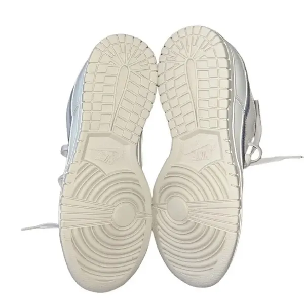 Nike Dunk Low Top White Women's Sneakers(Size 7.5) - Image 4