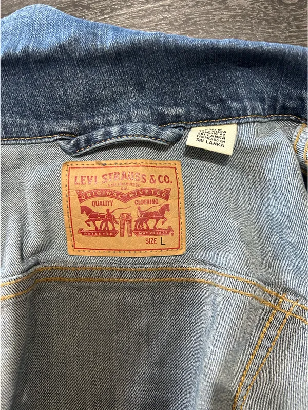 Levi’s Denim Jacket Women’s - Image 3