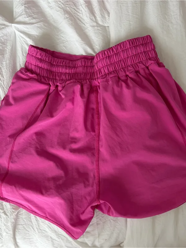 Lululemon HOTTY HOT SHORT |I *4" Sonic Pink Run, Size 2, Good condition - Image 2