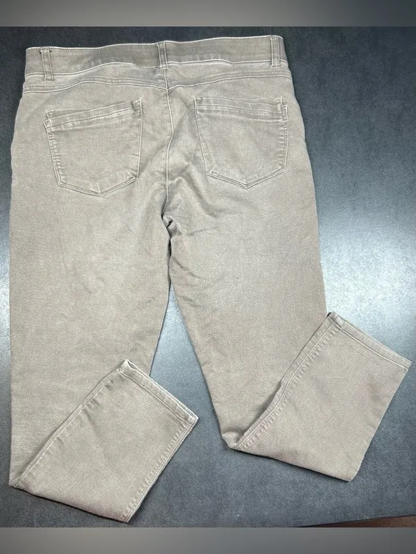 Democracy “AB”technology Women’s Size 10 Gray Mid Rise Zip Pockets Stretch Jeans - Image 4