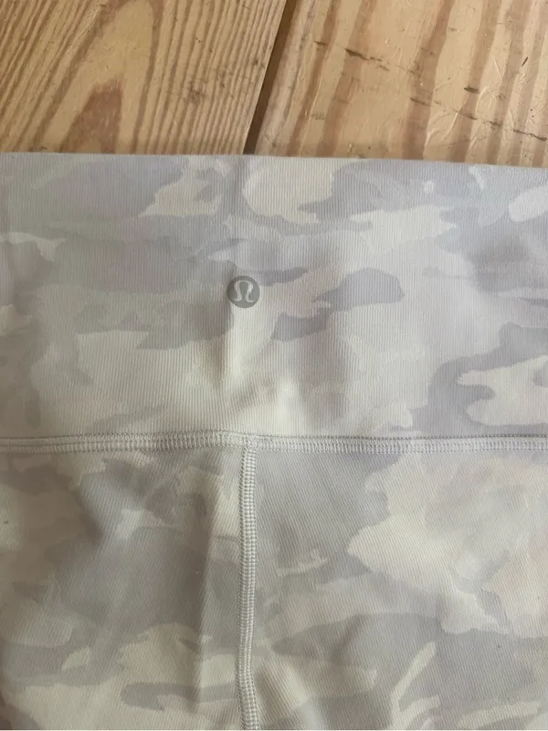 Lululemon Wunder Train High-Rise Shorts Size 8 - Image 3