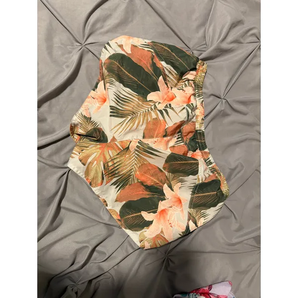 2 old navy shorts-S - Image 4