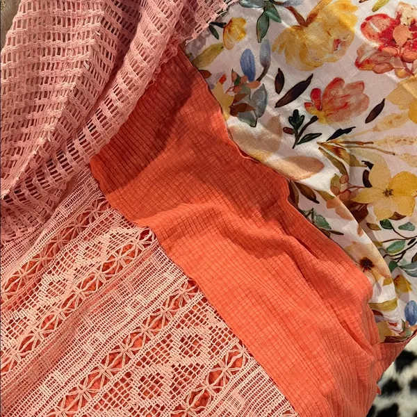 POL NEW Hollow Out Floral Half Sleeve Knit Top in coral - small - Image 6