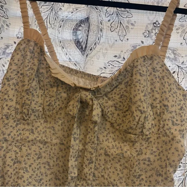 Sienna Sky Cream‎ And Blue Floral Tank Top Size Large - Image 3