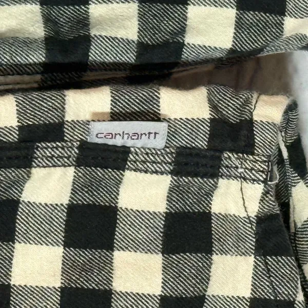 Carhartt Black and Cream Checkered Button-Up Flannel, sz Small (4/6) - Image 2