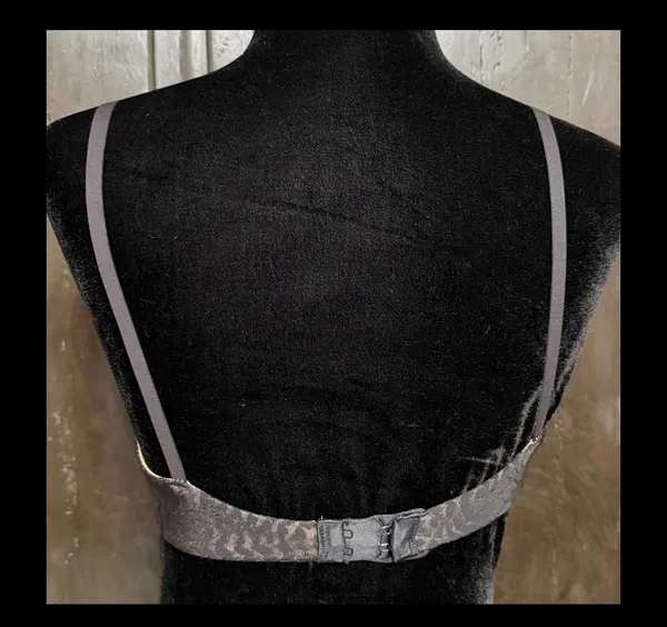 Maidenform Women's Push-Up Bra Black lace - Size 34B. ***Refer to measurements. Gently warn & like new condition. Measurements approximately 11” not fully stretched out. Non-smoking home. Priced at as is condition. Don’t like my price make a reasonable offer. - Image 2
