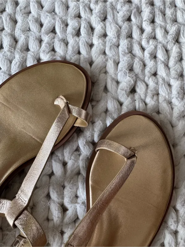 Naturalizer Gold Fifi Toe Loop Flat Sandal, size 7 - Image 9