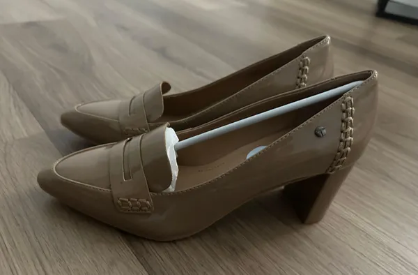 Tan Dress Shoes Size 9 - Image 3
