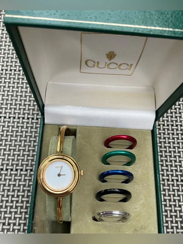 Beautiful GUCCI bangle watch w/ set of colorful bezels ❤️💛🤍💚💙🖤 - Image 10