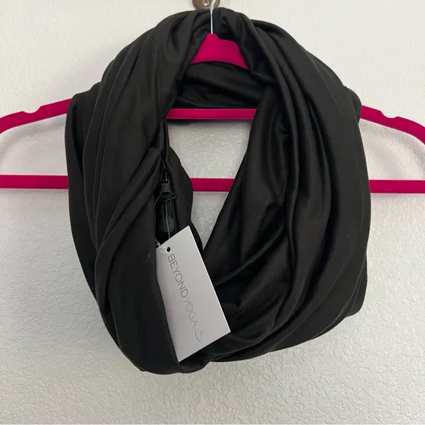 NWT Beyond Yoga Pocket Infinity Scarf in Black OS - Image 2
