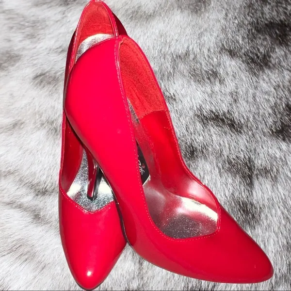 Lovers lane sexy and gorgeous red patten leather heels ! Nwot - Image 6