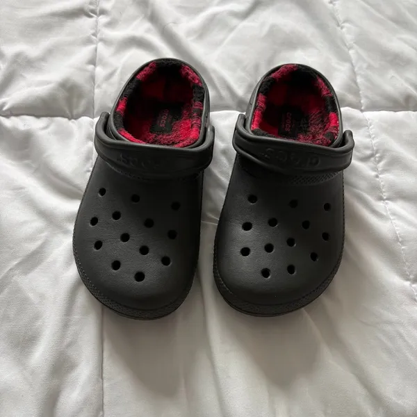 Crocs Classic Lined Clog Black Red Buffalo Plaid Fleece Womens 7 Clogs Winter - Image 11