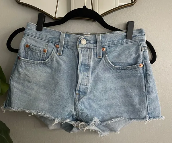 Levi's 501 Light Wash High Rise Denim Shorts Raw Hem Size 25 - Image 3