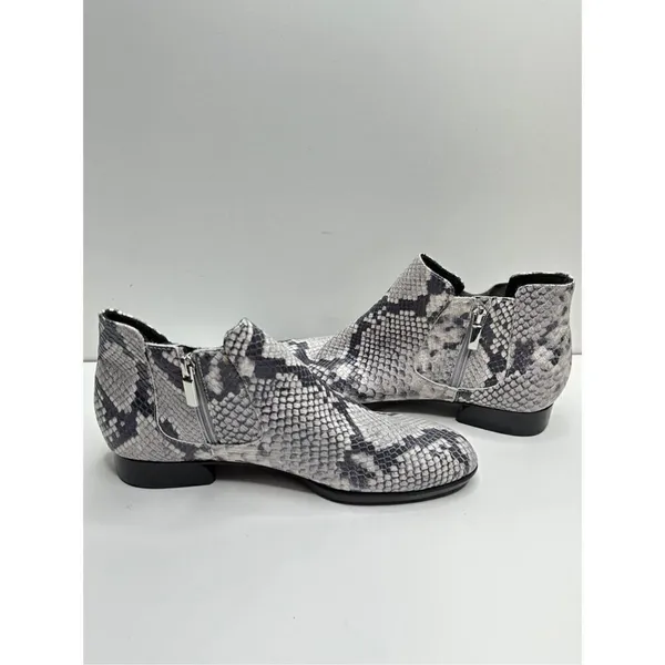 Munro Boots Cate Chelsea Women’s Size‎ 8.5 Snake Print Side Zip Water Resistant - Image 2