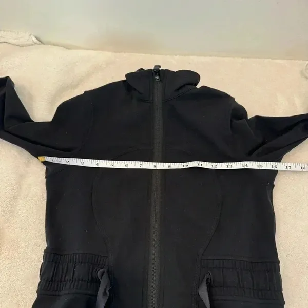 Lululemon womwens jacket size 4 - Image 9