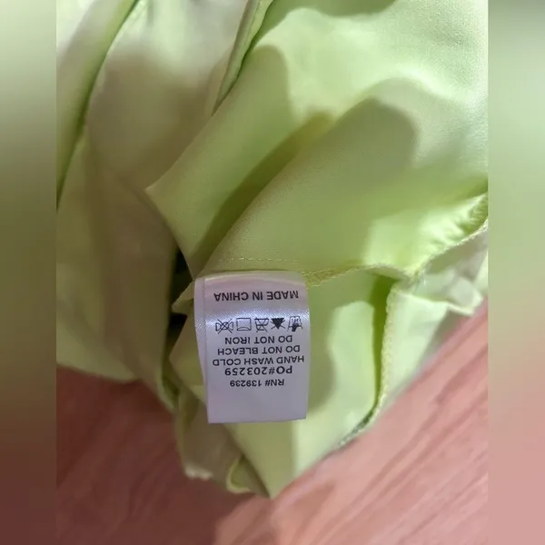 Do+Be light neon yellow/green pleated mini skort. Women’s small - Image 4