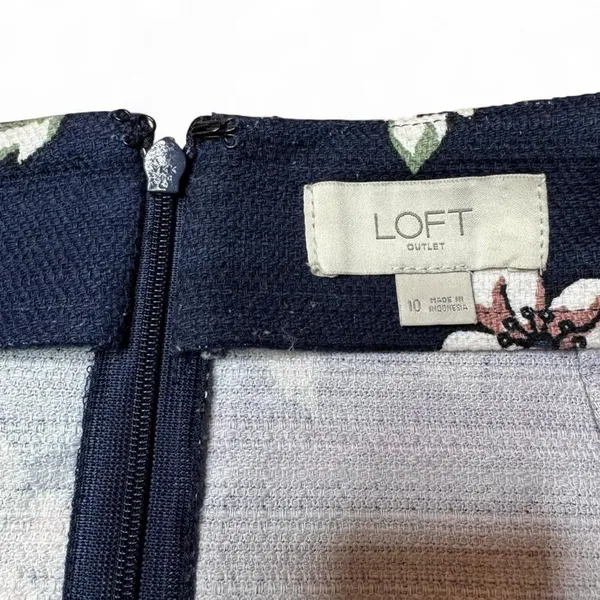LOFT Navy Floral Pencil Skirt 10 Cherry Blossom Preppy Workwear - Image 6