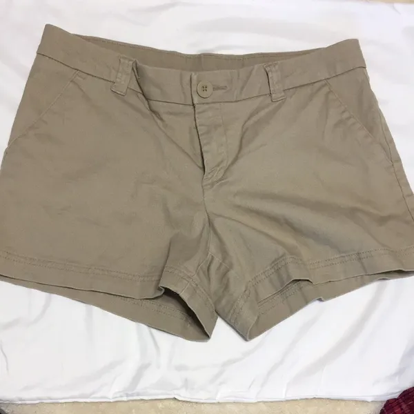 BCG • Tan Khaki Cargo Shorts Size 8 - Image 2