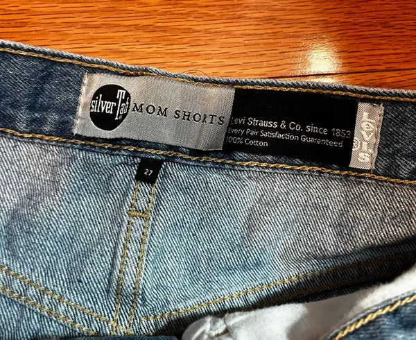 Levi's Silver Tab High Rise Mom Shorts Size 27 - Image 2