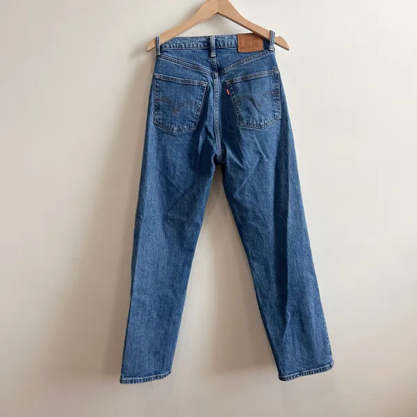 Levi's Premium Ribcage Straight Leg Jeans Medium Wash Button Fly Size 26 - Image 3