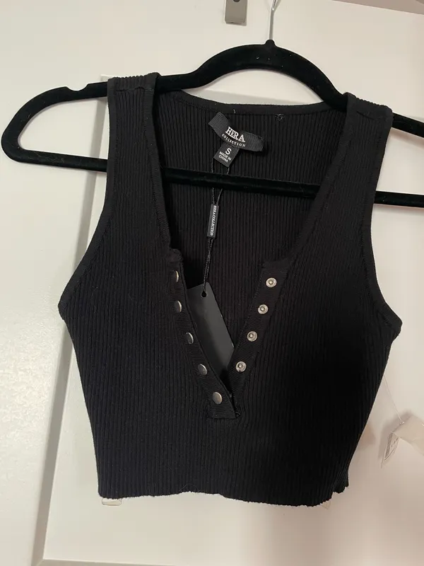 Edge Black Button-Up Crop Tank - Image 2