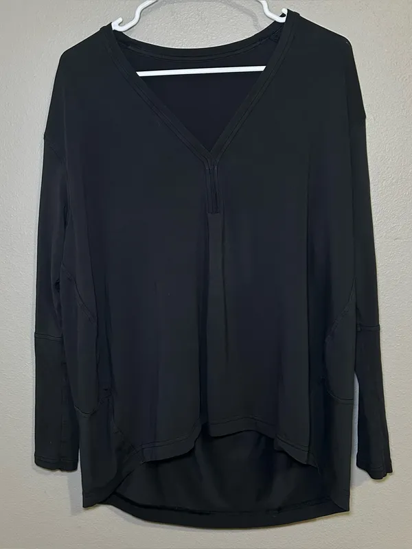 Lululemon Back In Action Black Long Sleeve V Neck Activewear Shirt Womens Size 8 - Image 3