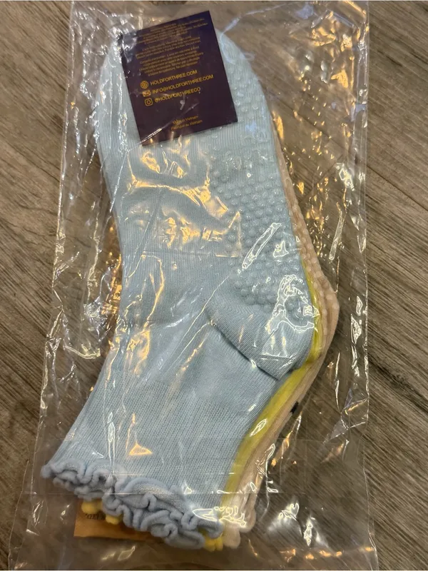 Women's Ruffle Pilates Ankle Non-Slip Socks Pastel Blue Yellow Off White NWT - Image 2